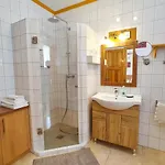 Familia Pensión 4*