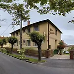 Pensión Familia