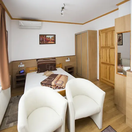 Familia Гостевой дом 4*